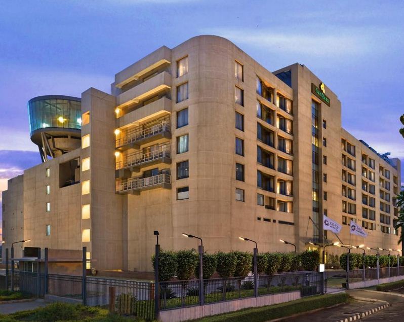 Escorts Near Hotel Savoy Suites