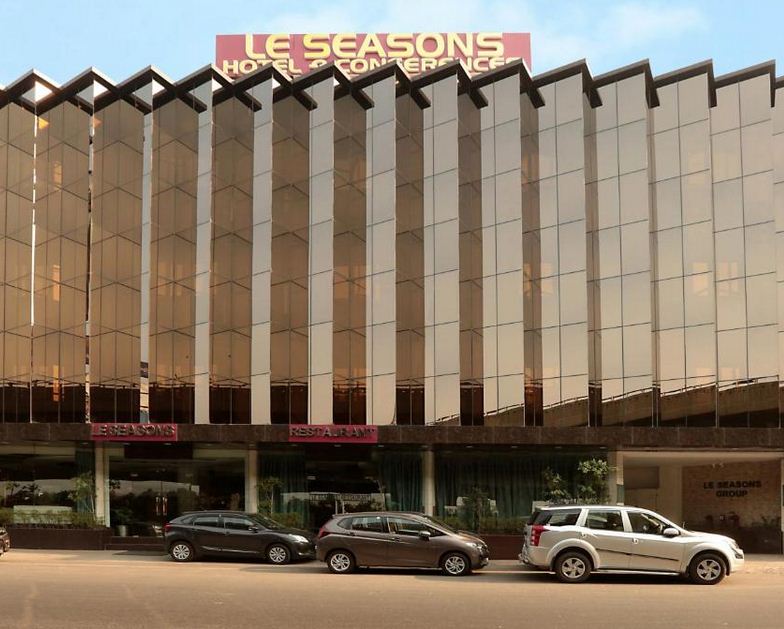 Escorts Near Hotel Le Seasons