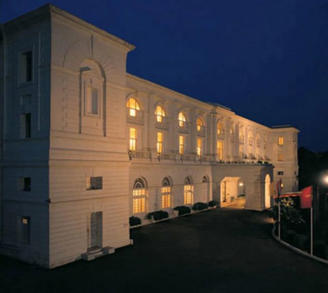Escorts Near Maidens Hotel