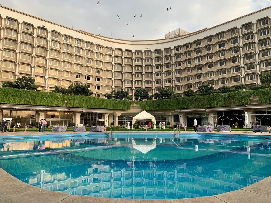 Escorts Near Taj Palace
