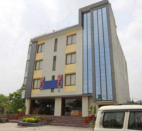 Escorts Near Anantkoti Hotel
