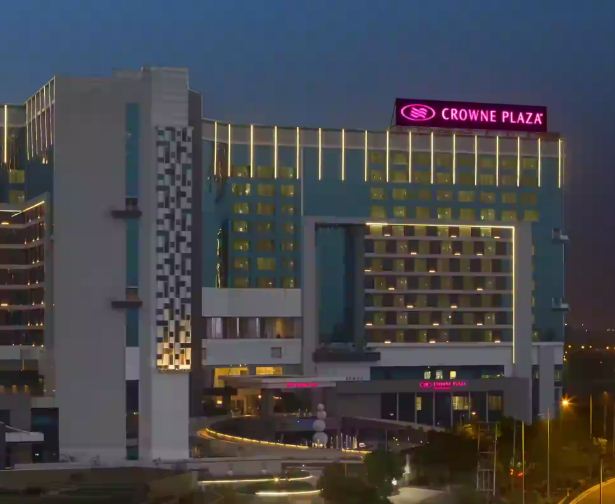 Escorts Near Crowne Plaza Greater Noida