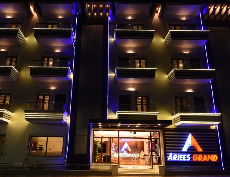 Escorts Near Ariees Grand